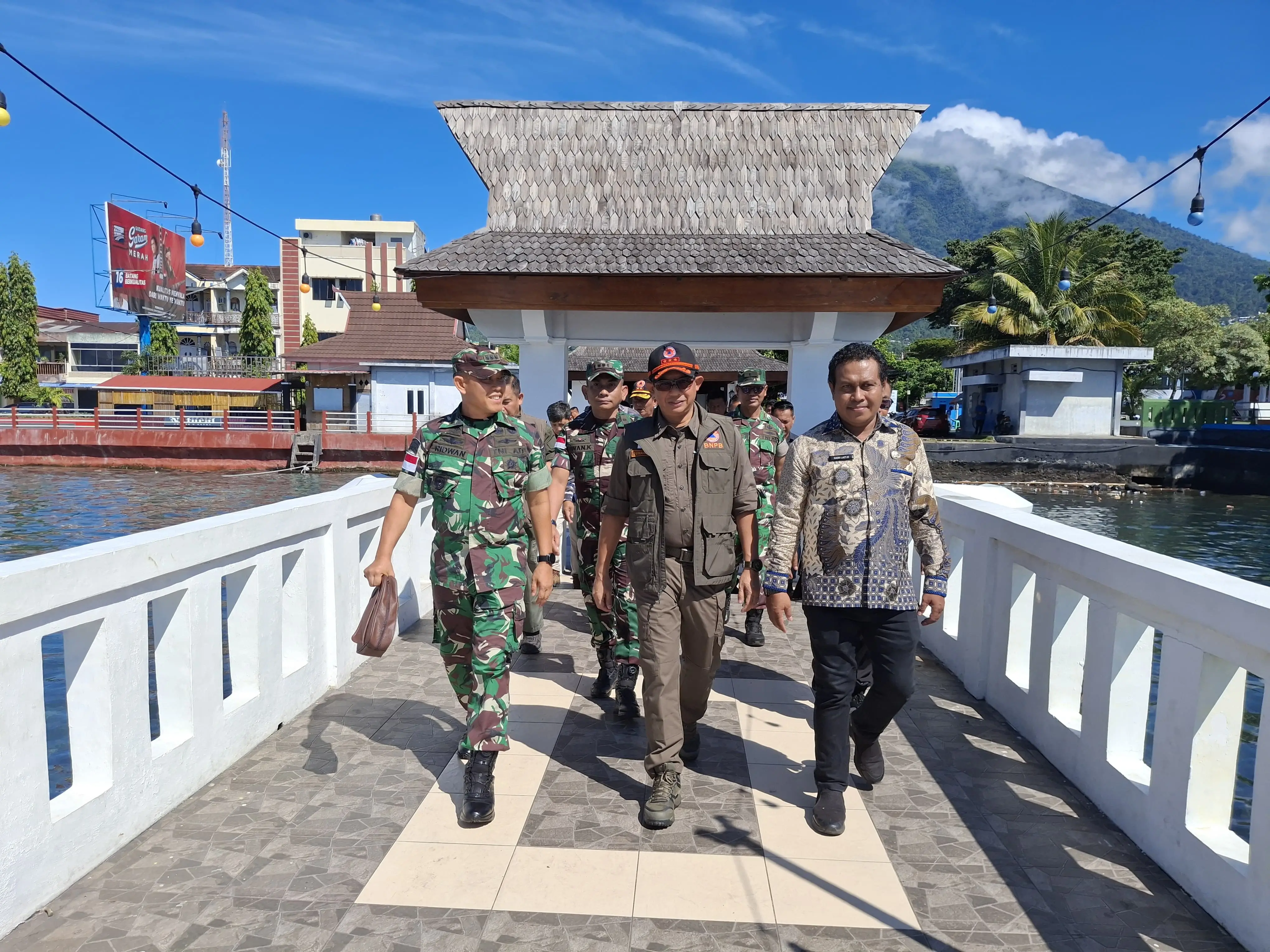 [UPDATE] Tiba di Ternate, Kepala BNPB Akan Tinjau Penanganan Darurat Erupsi Gunungapi Ibu